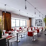 Montempo Cite Internationale Hotel 3*