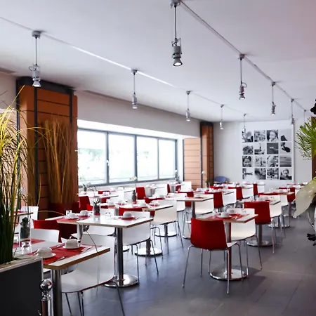 Montempo Cite Internationale Hotel 3*